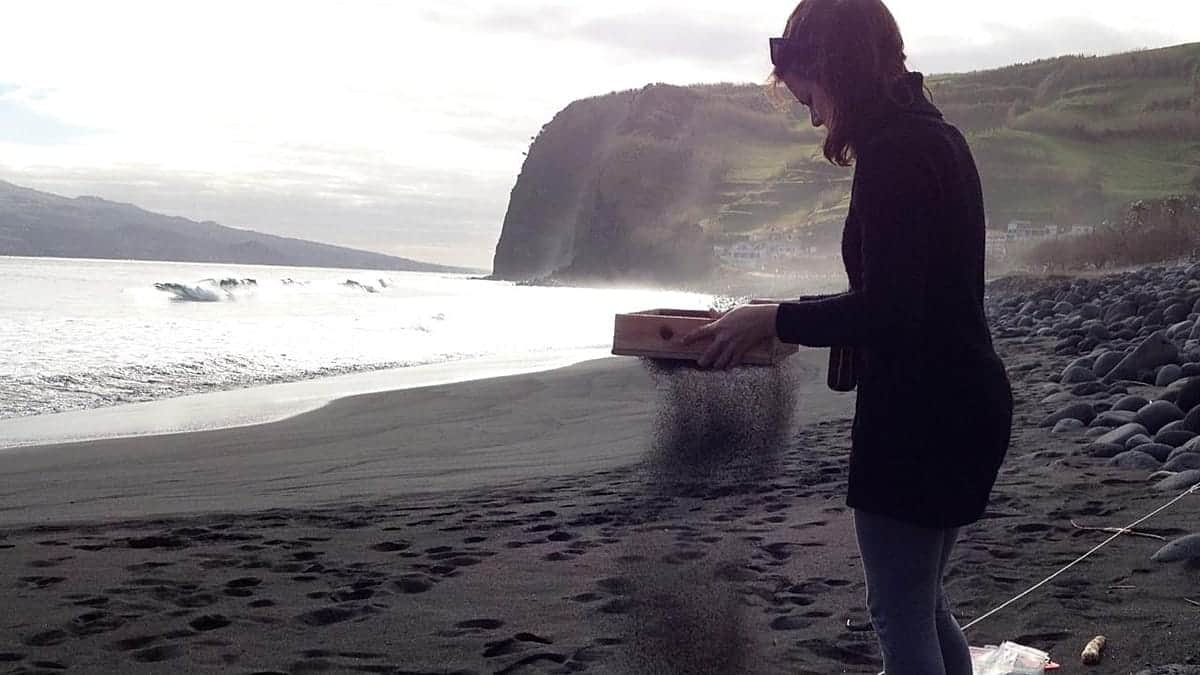 Basura de la pesca de Estados Unidos y Canadá llega a las playas de Azores