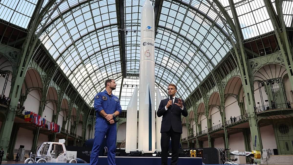 Macron y von der Leyen piden reforzar el sector espacial europeo ante más riesgos de seguridad