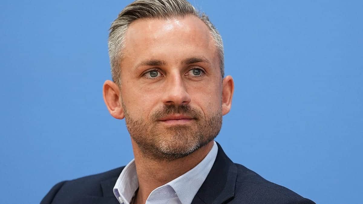 Duras críticas a Siegmund (AfD) por sus palabras sobre armamento y 'remigración'