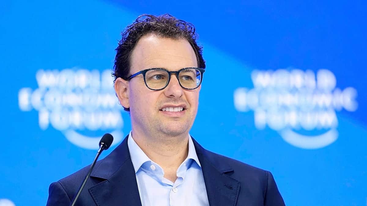 El CEO de Anthropic pide a empresas de IA frenar por riesgos de superinteligencia