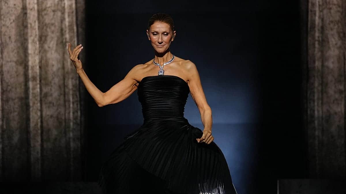 Céline Dion vuelve al escenario con un emotivo regreso en París