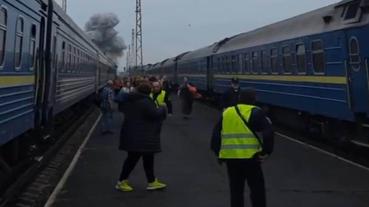 Un dron ruso impacta contra un tren de pasajeros rumbo a Varsovia, a 2 km de la frontera con Polonia