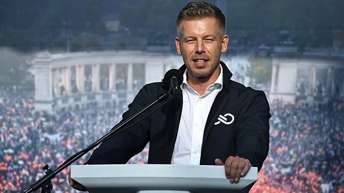 Péter Magyar asegura que cambiará la normativa de adopción de solteros y parejas del mismo sexo