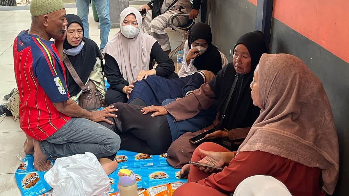 Indonesia busca a 129 desaparecidos tras el vuelco de un ferry en el mar de Java