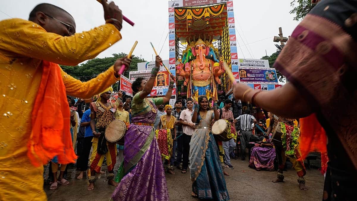 Fieles acuden masivamente a Mumbai y Hyderabad al inicio de Ganesh Chaturthi