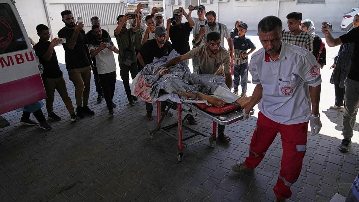 Al menos dos muertos y tiendas destruidas en ataques israelíes contra campamentos de Gaza