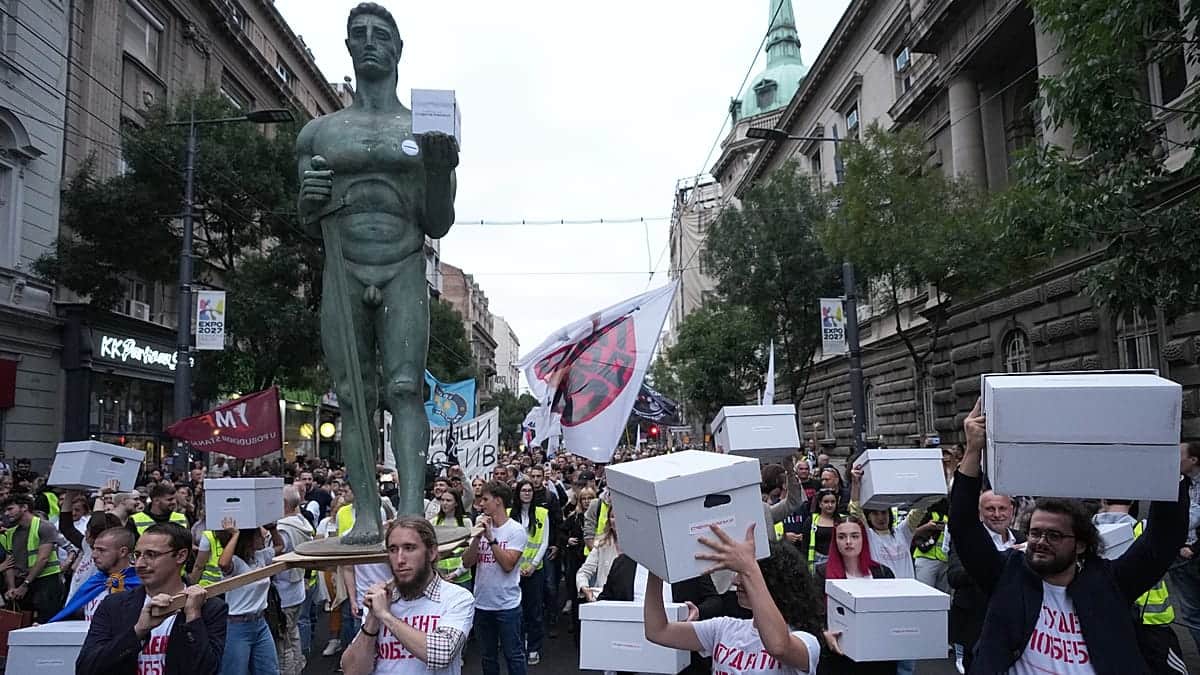 Estudiantes universitarios lanzan la lista estudiantil para sacudir las elecciones de Serbia