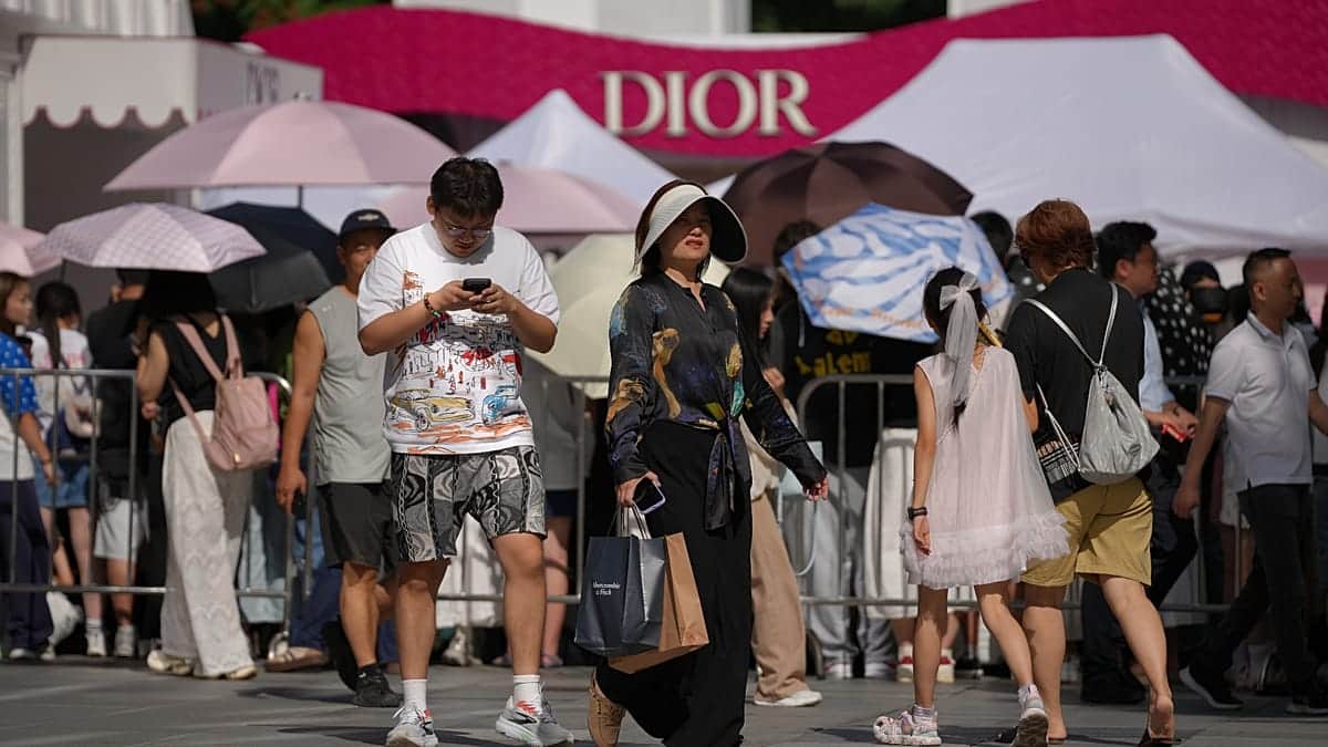 Las ventas minoristas de China vuelven a frenarse mientras Pekín intenta reactivar el consumo