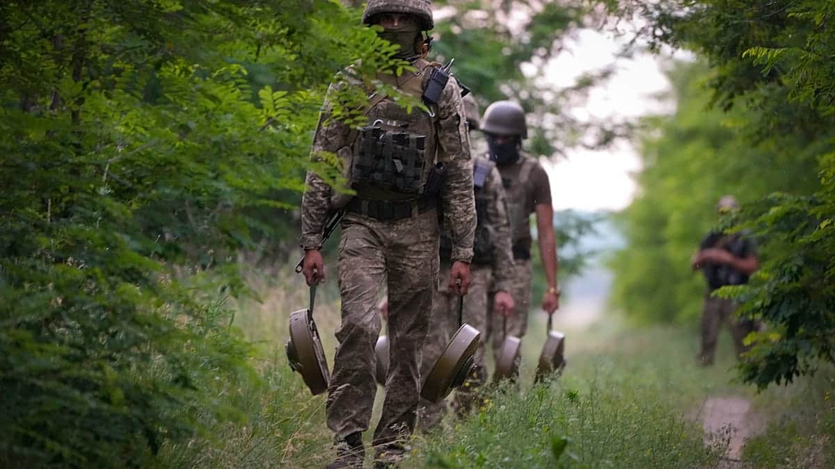 ¿Cómo Rusia recluta bielorrusos para la guerra en Ucrania? Mecanismos y consecuencias