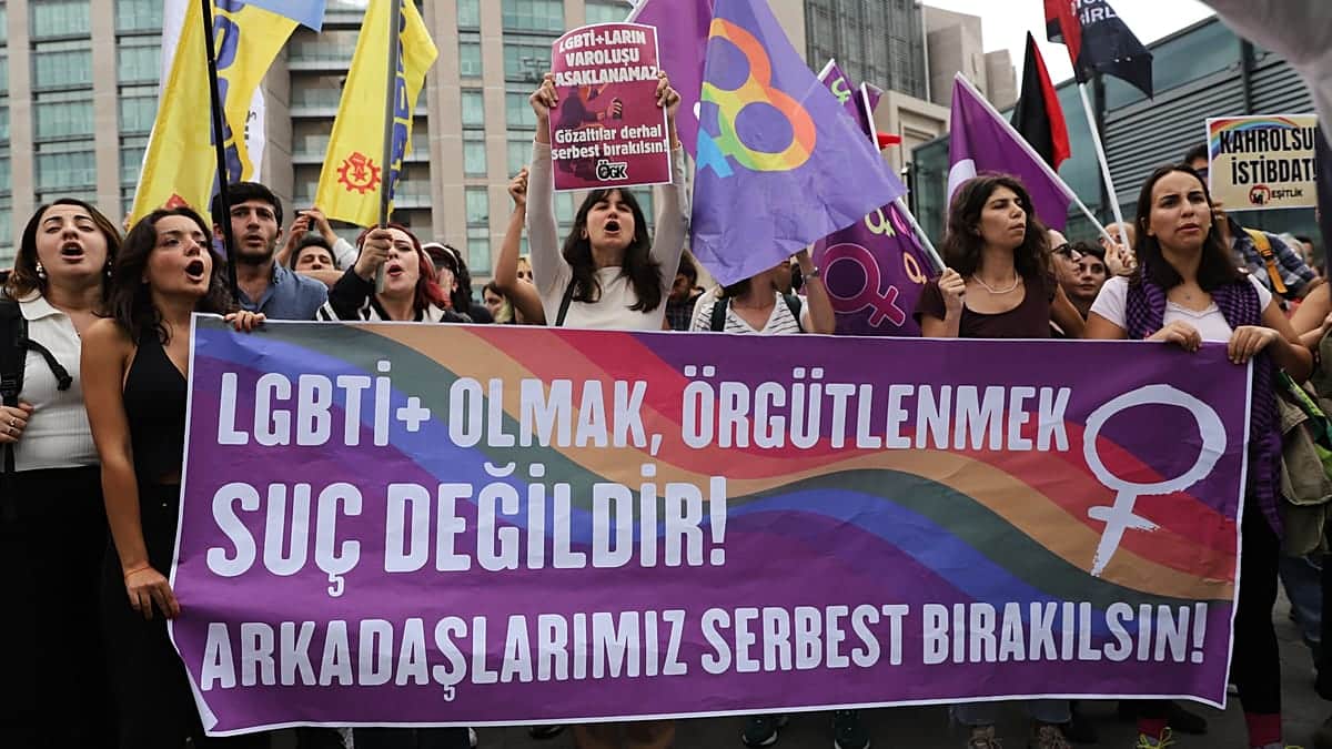 La Policía detiene al menos a 150 manifestantes pro-LGTBI en Estambul