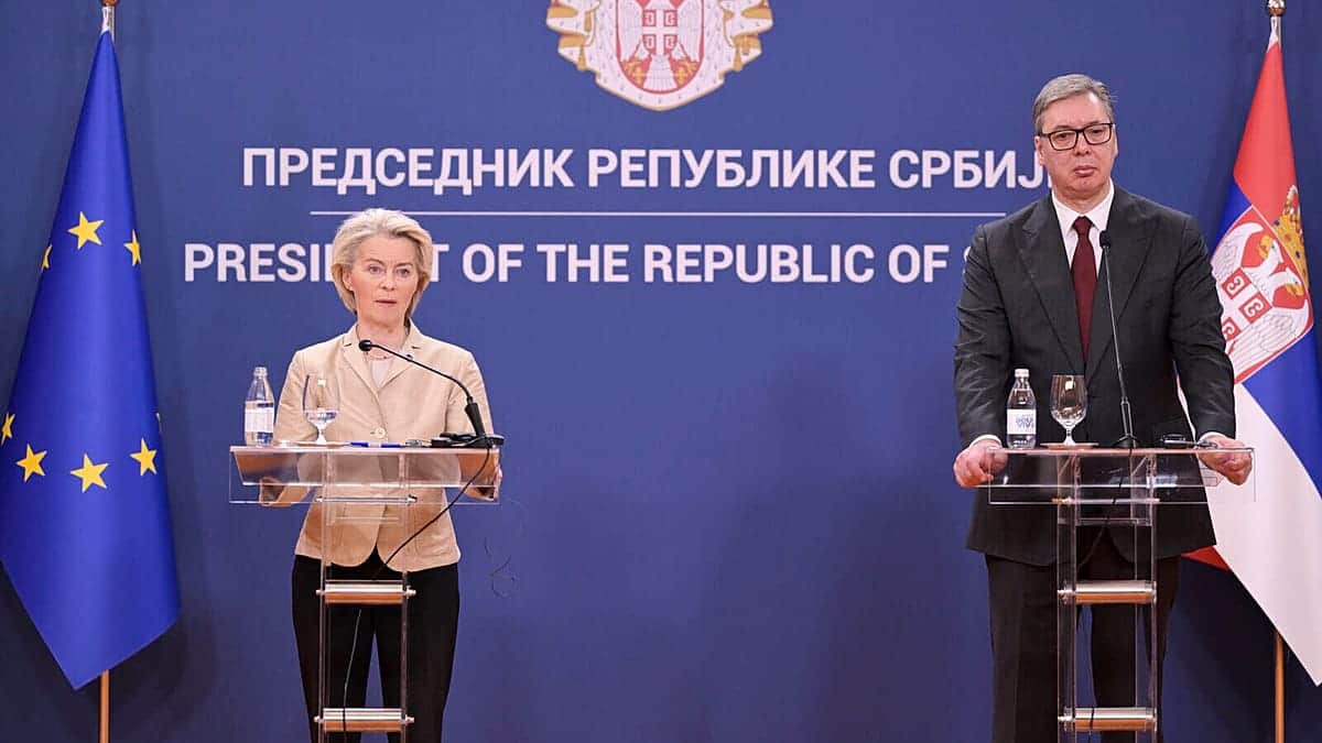 Von der Leyen describe el "horror" del funeral de Mladić pero evita medidas contra Serbia