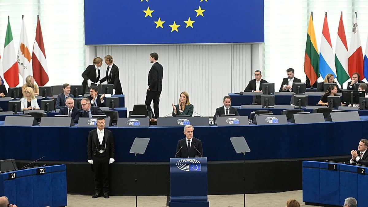 Carney defiende vínculos más estrechos con la UE y recibe aplausos en el Parlamento Europeo