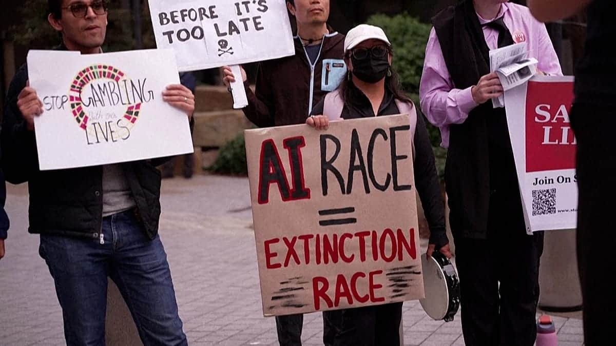 Manifestantes protestan contra OpenAI y Anthropic en San Francisco por temor a la seguridad de la IA