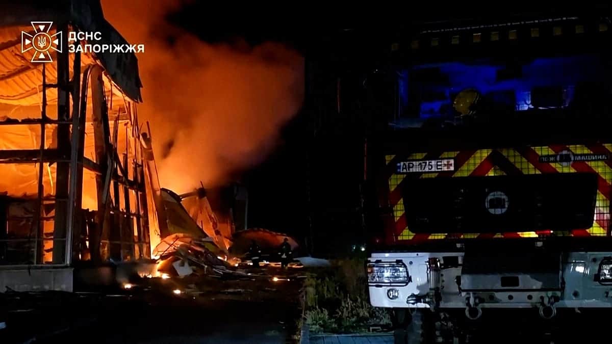Drones rusos arrasan un centro comercial en la ciudad de Zaporiyia