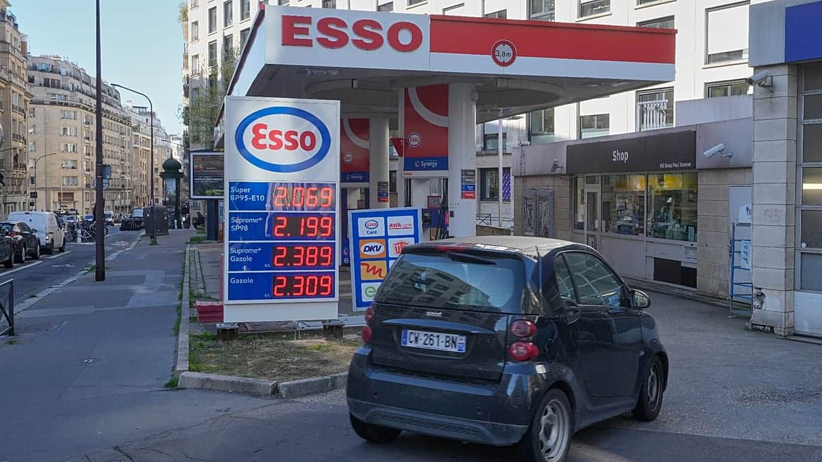 La UE marca récords en el precio del combustible, el BCE prevé pico del margen del diésel en octubre