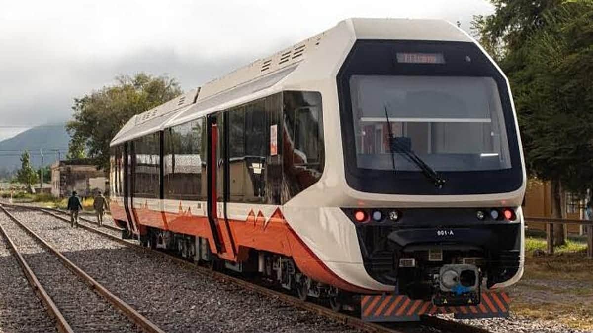El primer tren solar de Argentina funciona con baterías cargadas por el sol andino