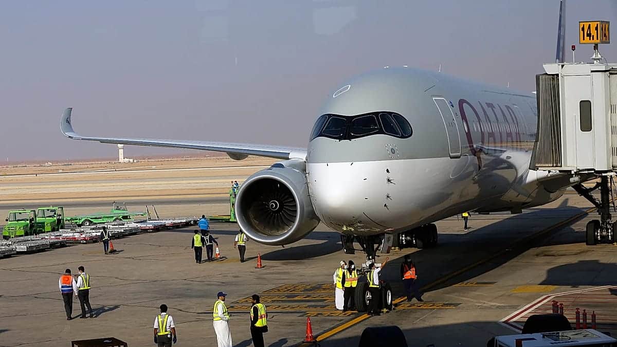 Llamas y humo en el aeropuerto Rey Khalid de Riad tras la alerta aérea nocturna