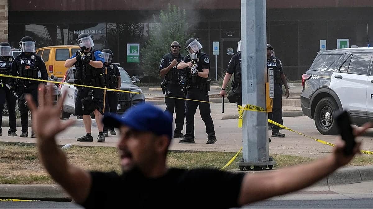 Un agente del ICE hiere a un venezolano en Texas de un disparo