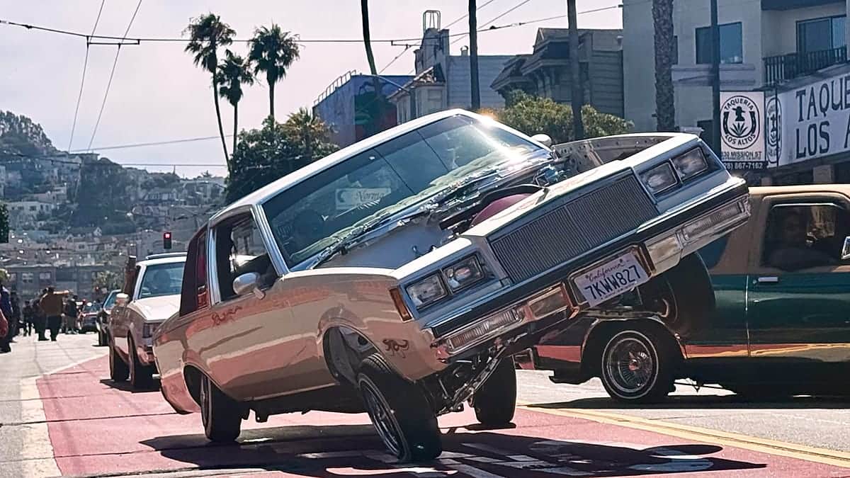 Los lowriders llenan las calles de San Francisco en un desfile colorido