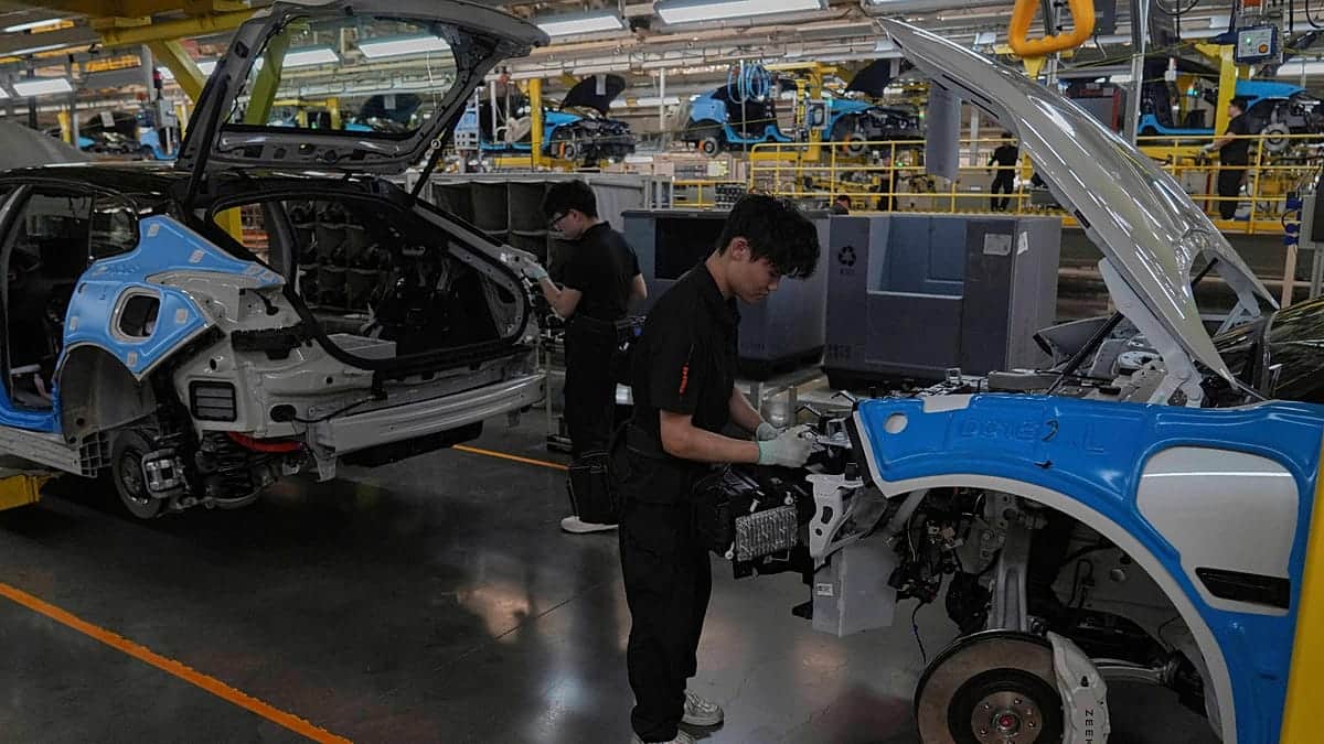 Las normas de baterías "Made in Europe" encarecen 2.100€ los coches eléctricos, según un informe