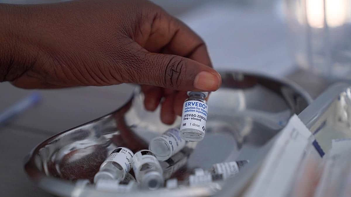 La UE envía expertos al Congo por el brote de ébola, el país recibe vacunas para ensayos clínicos