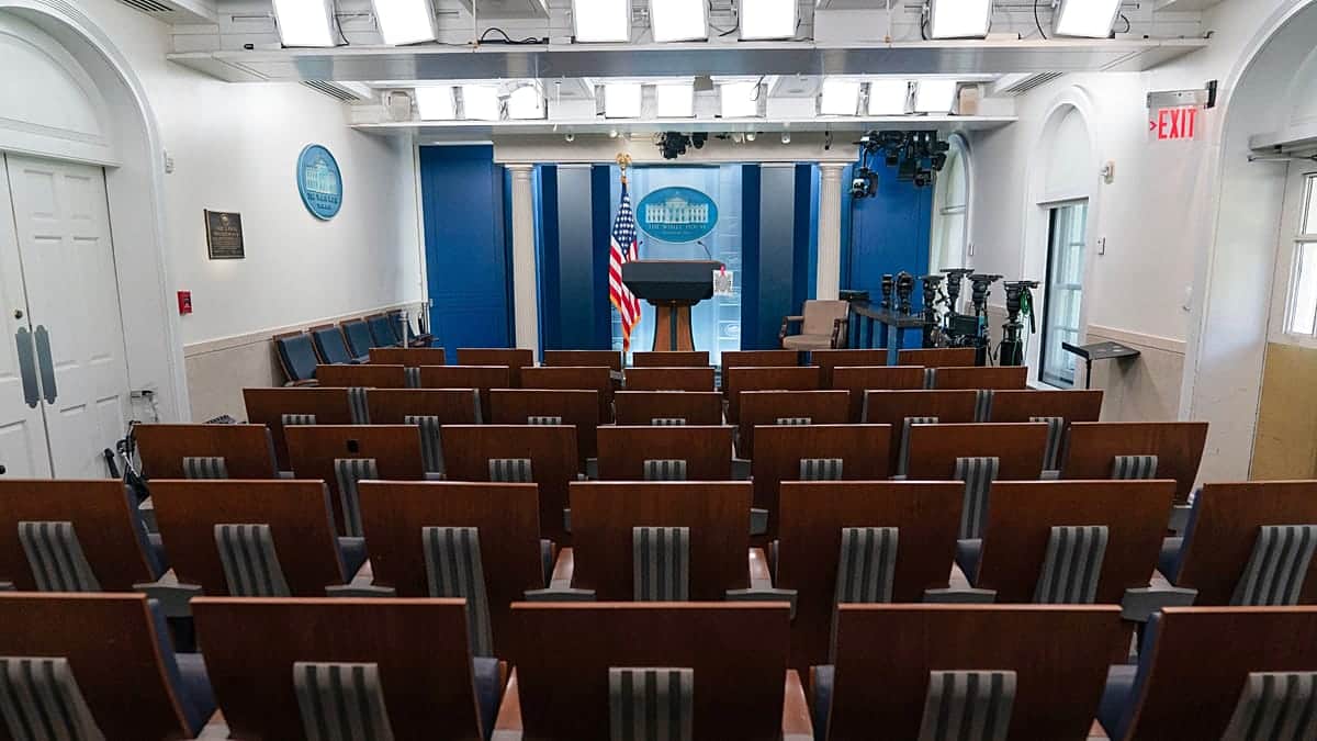 Las grandes cadenas de EE.UU. suspenden la cobertura de Trump en respuesta a su veto de varios medios
