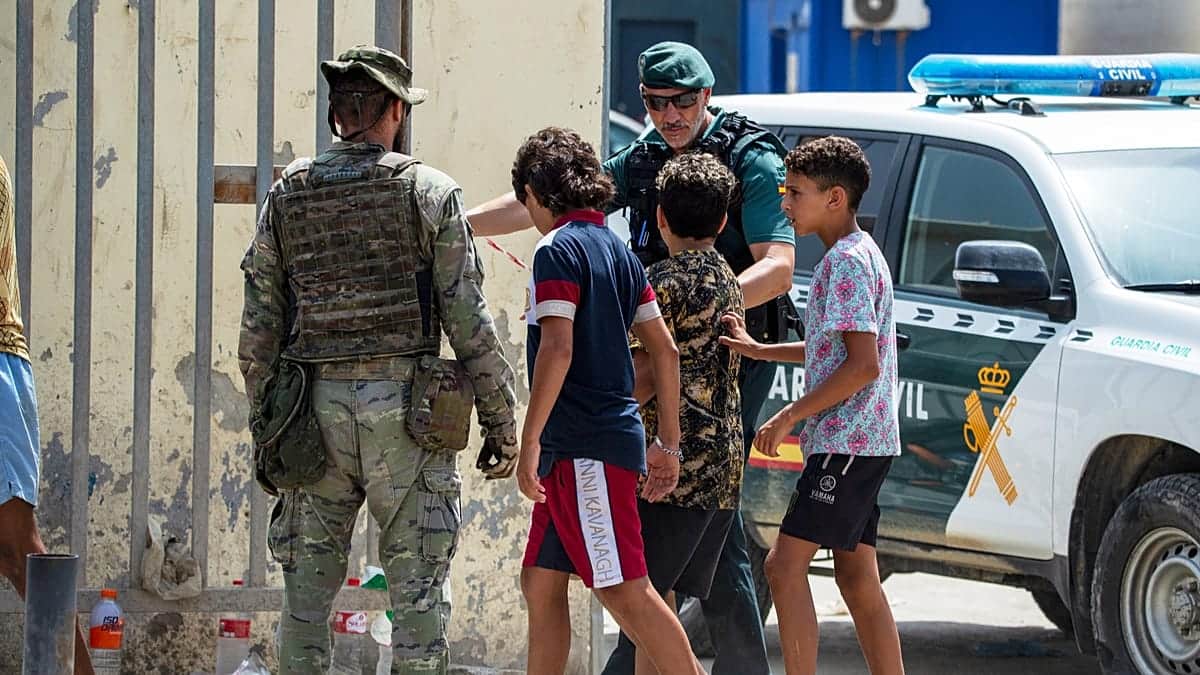 ¿Puede España devolver a Marruecos a los menores inmigrantes de Ceuta? Lo que dice la ley