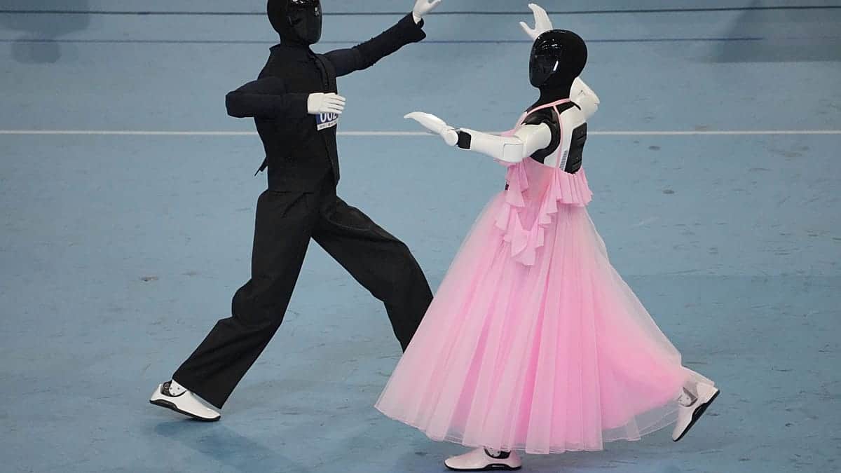 Robots bailan con su compañero humano y llegan a la final de America's Got Talent