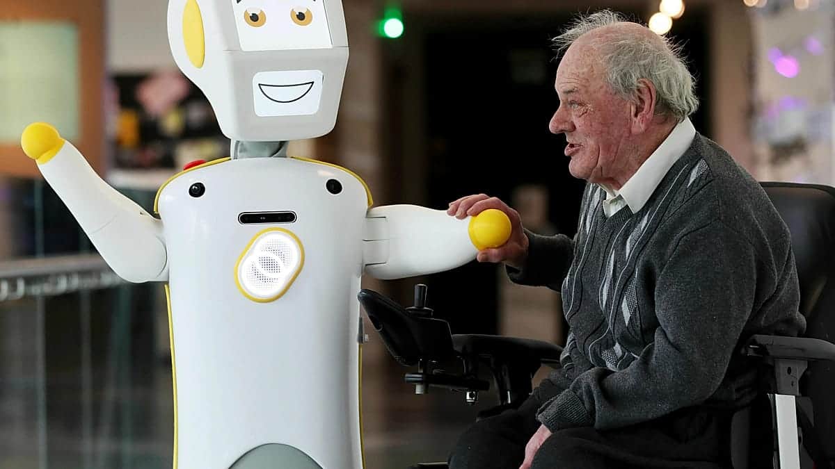 Cómo la IA y los robots acompañan a las personas con alzhéimer