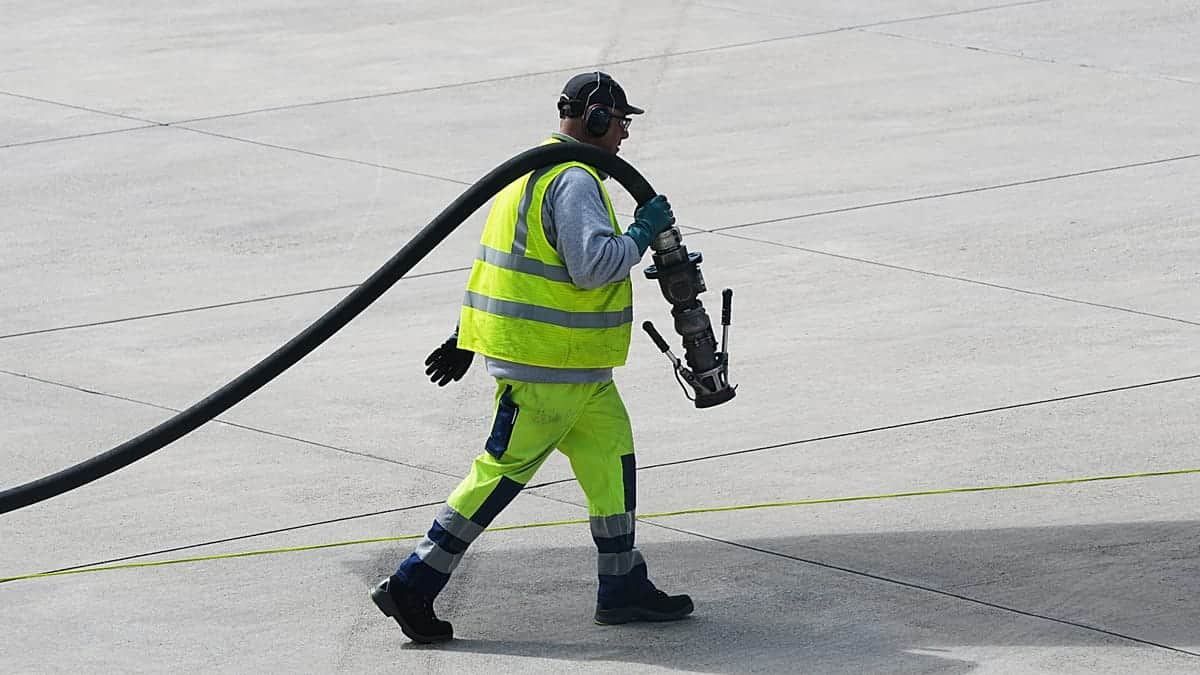 Europa podría evitar escasez mayor de queroseno, pero los aeropuertos pequeños siguen en riesgo