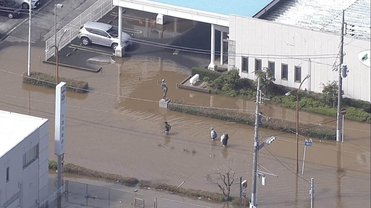 El tifón Dujuan deja 4 muertos, 6 desaparecidos y miles de viviendas sin luz en el área de Tokio