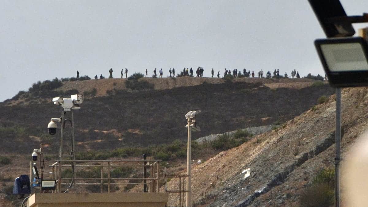 El Gobierno refuerza la frontera en Ceuta ante una nueva posible entrada masiva de inmigrantes