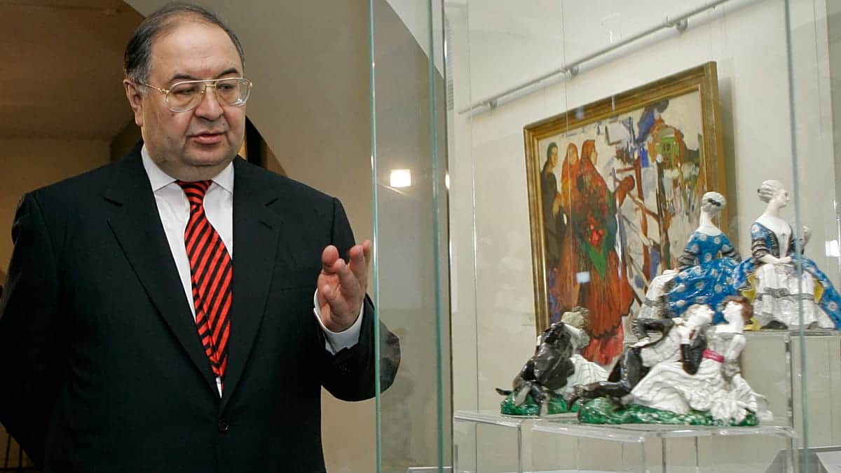 Azerbaiyán indulta al francés Martin Ryan a cambio de retirar las sanciones de la UE a Alicher Usmanov