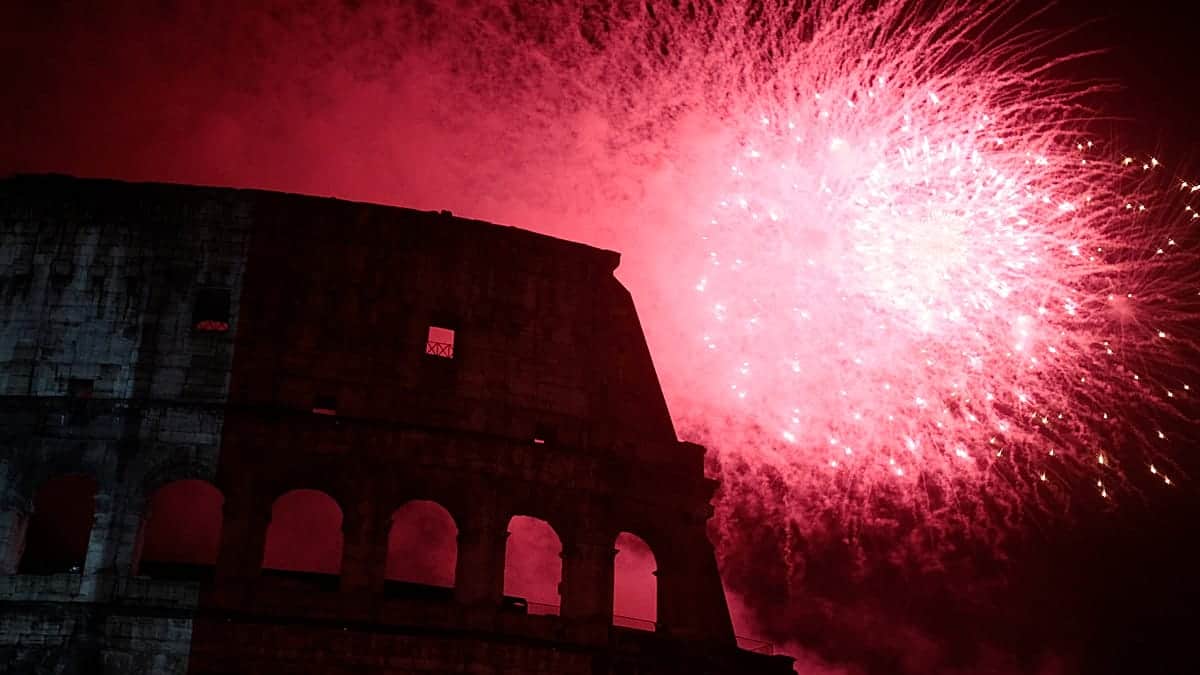 El Coliseo de Roma se ilumina de rosa en campaña contra el cáncer de mama