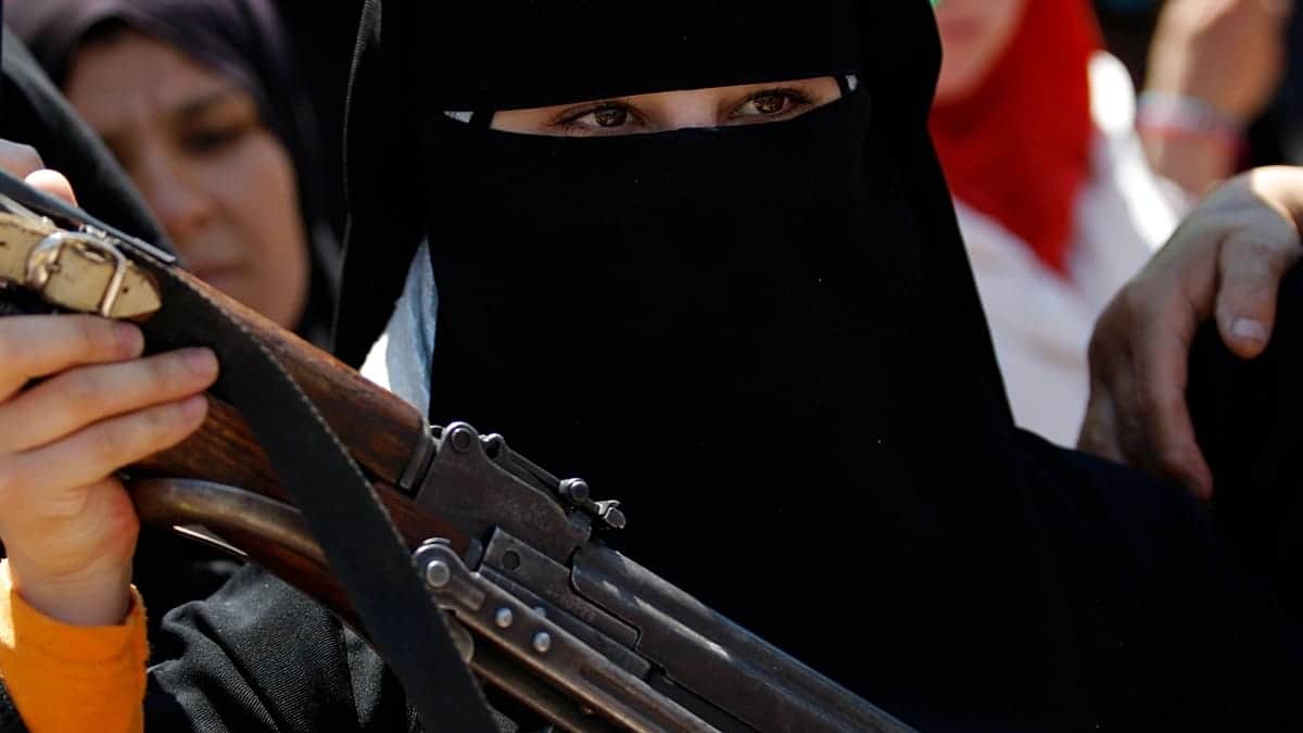 Las primeras mujeres se gradúan en la nueva academia de policía siria