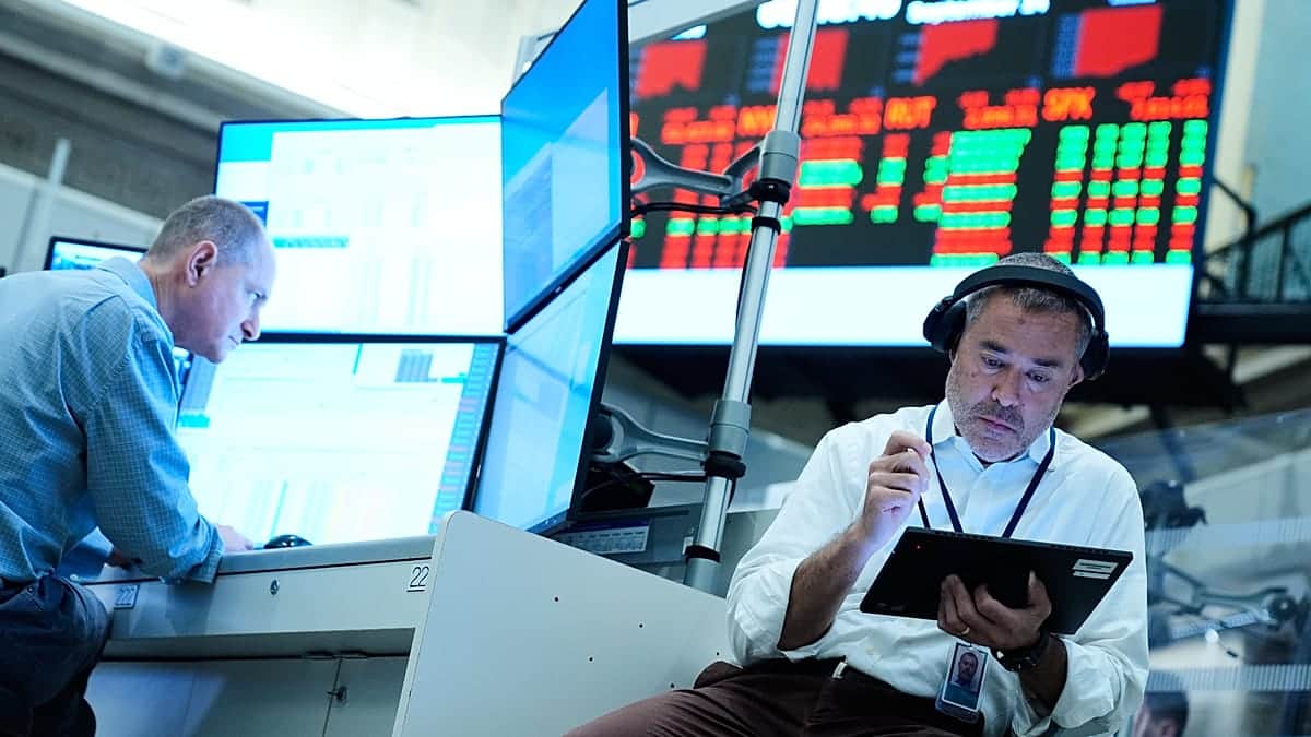 Los mercados se muestran mixtos ante la volatilidad del petróleo y la deuda estadounidense