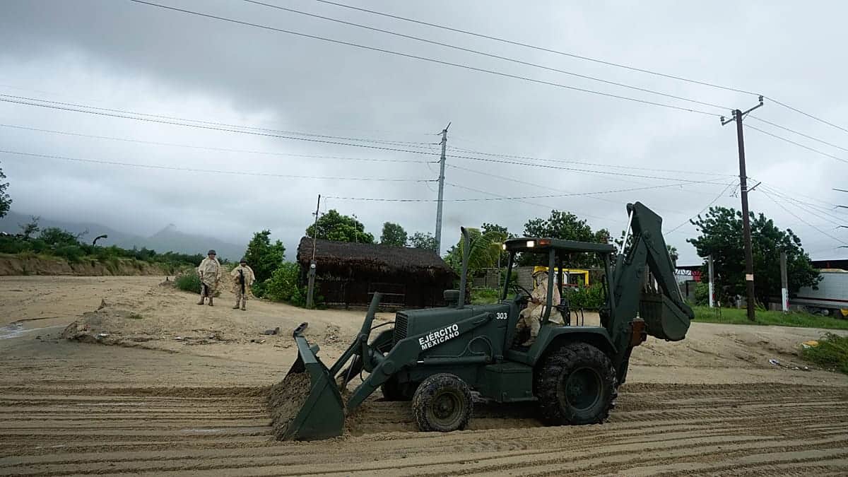La tormenta Polo se cierne sobre el suroeste de México convertido en un huracán de categoría 5