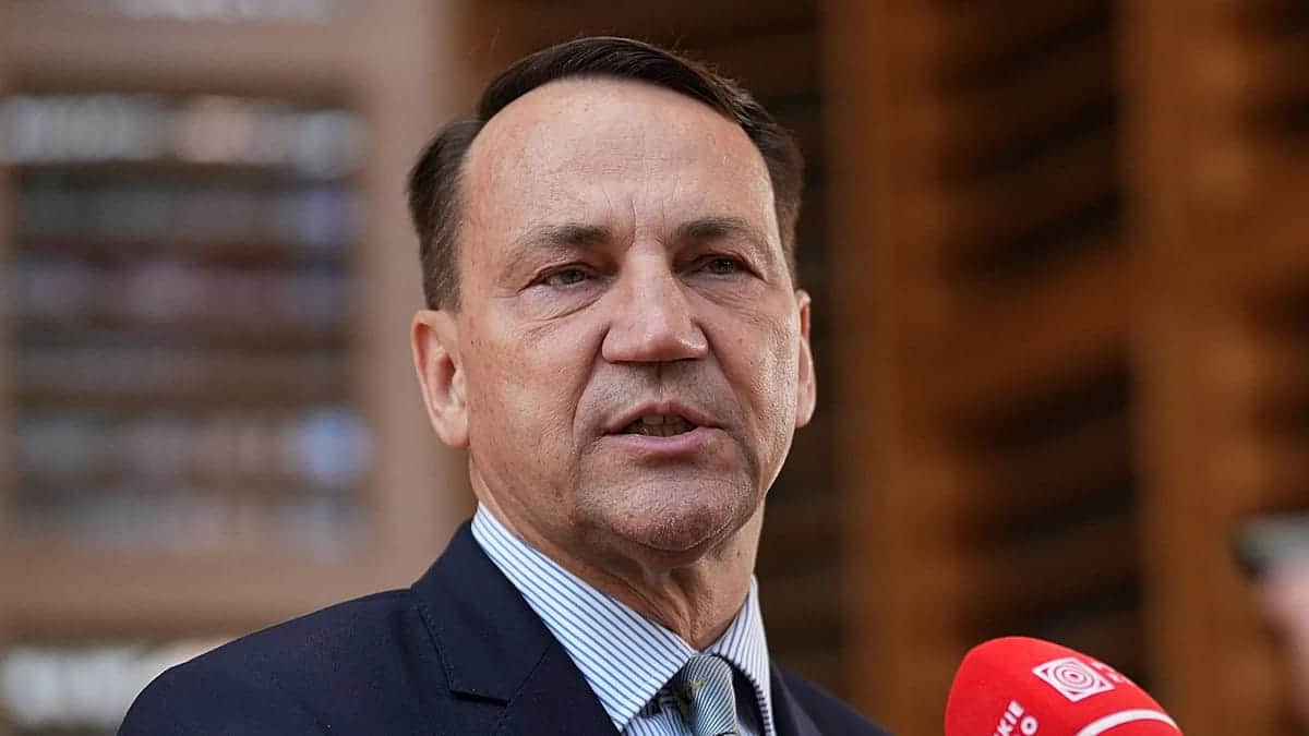 Rusia podría estar preparando "algo grande este año", advierte el ministro de Exteriores polaco