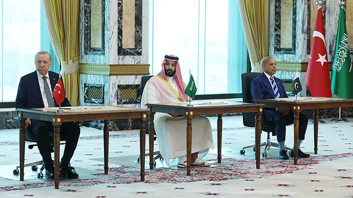 Los jefes militares de Turquía, Pakistán y Arabia Saudí se reúnen frente al avance de los hutíes