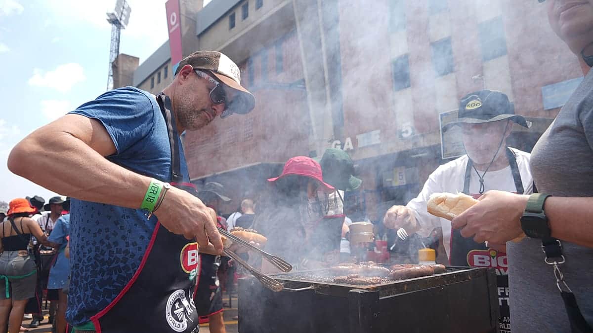 Sudáfrica enciende la mayor barbacoa del mundo para lograr un récord Guinness