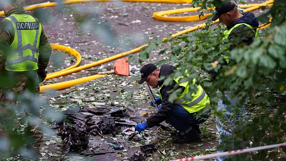 Ucrania, ataque de drones rusos sobre Kiev mata a un adolescente y hiere a 20 vecinos