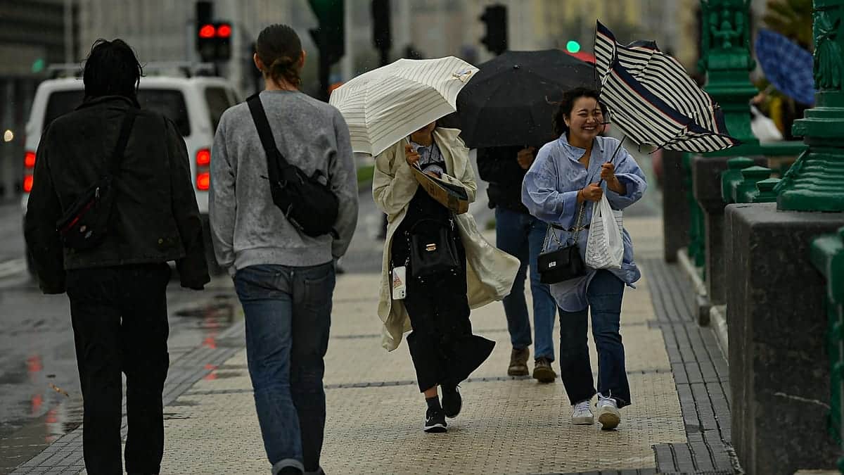 La AEMET prevé lluvias, viento y un brusco descenso térmico por una borrasca en el arranque de la semana