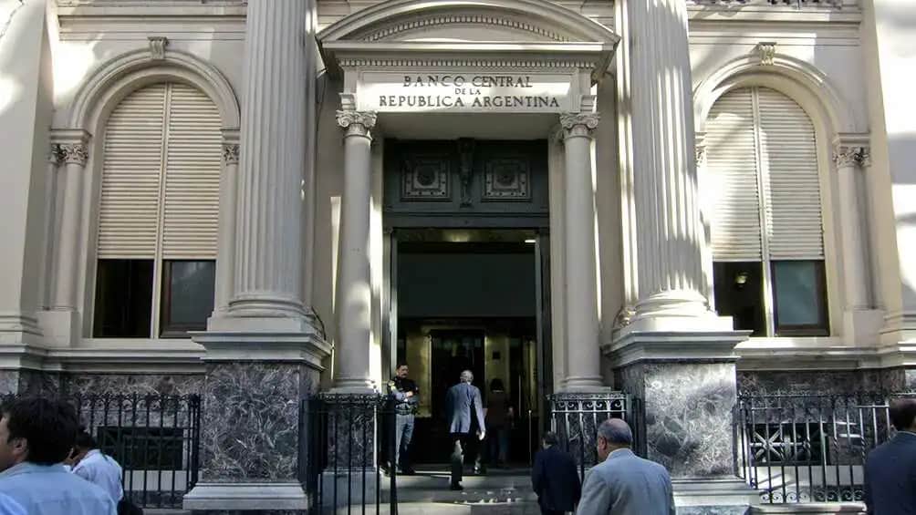 El Senado aprobó con cambios la reforma del Banco Central y el proyecto vuelve a Diputados