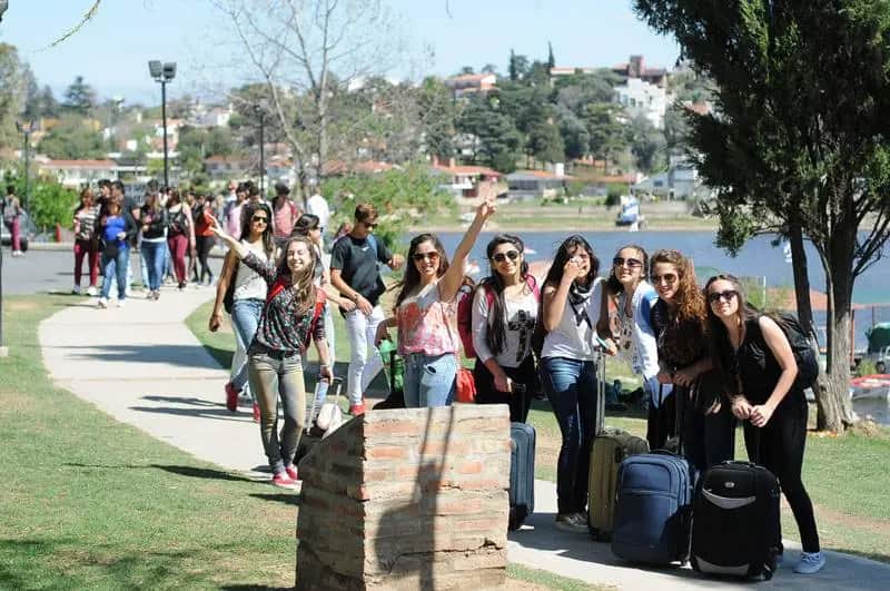 Todo listo para la Fiesta de la Primavera en Villa Carlos Paz: música, tres escenarios y expectativa récord por parte del municipio