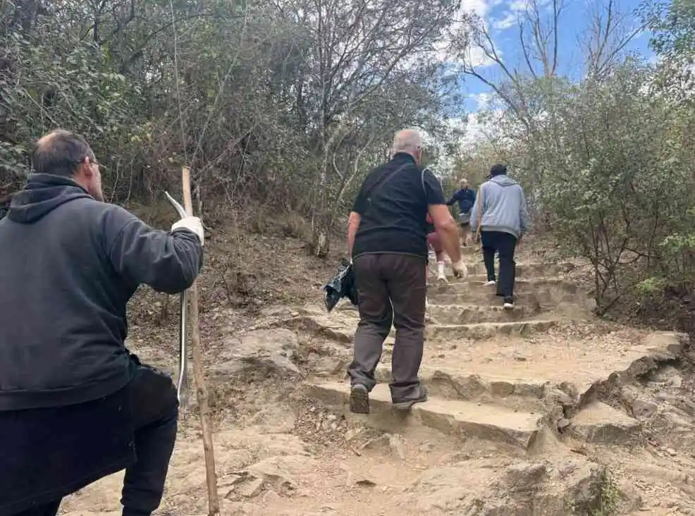Villa Carlos Paz: se realizó una nueva jornada de limpieza en el Cerro de la Cruz