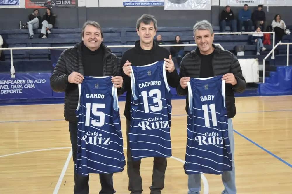 Bolívar homenajeó a tres referentes de su historia en una emotiva noche en el Alfredo Alí