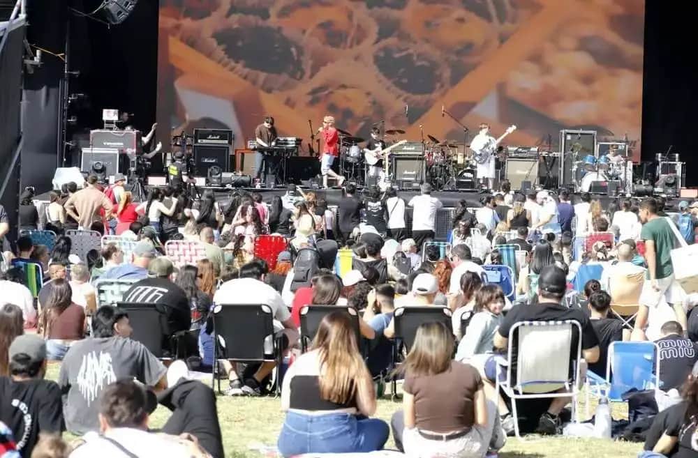 Villa Carlos Paz vivió una Primavera multitudinaria: música hasta la madrugada y más de 120 mil asistentes según el Municipio