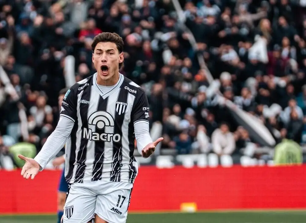 Gimnasia amargó a Boca sobre la hora y sostuvo su lugar en la cima