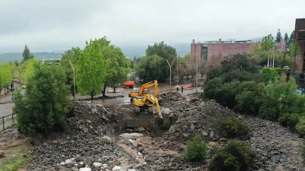 Santiago de Chile después del aluvión: más de 2.200 viviendas dañadas y vigilancia sobre el río Mapocho