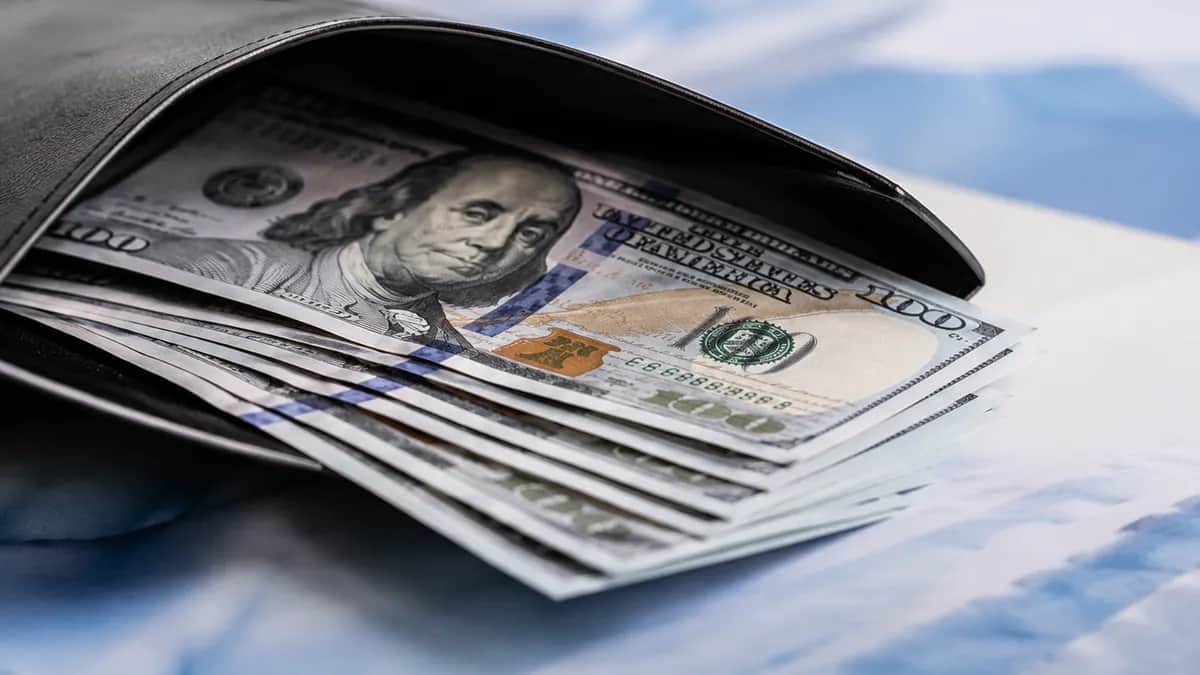 El dólar blue se mantuvo debajo de los $1.550 y la brecha con el oficial recortó a mínimos de dos meses